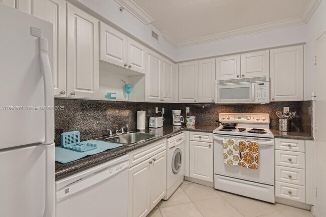 Building Photo - 2501 S Ocean Dr
