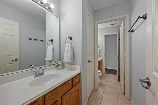 Building Photo - 3605 Villanova Dr