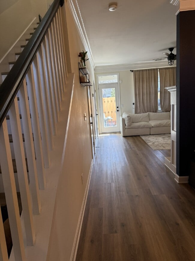 Building Photo - FANTASTIC LOCATION!! 2BR/2.5BA Townhouse in Historic Waverly area!