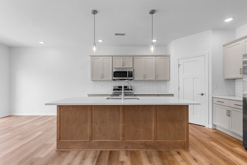 Building Photo - 2721 Sachet Pl