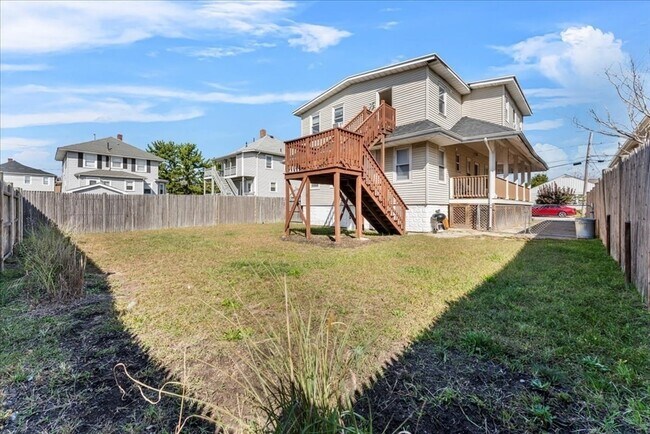 Building Photo - 49 Massasoit Ave