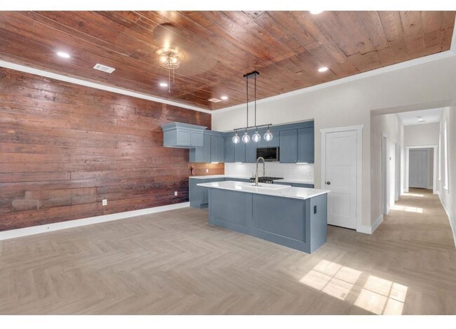 Building Photo - 1708 Gentry St