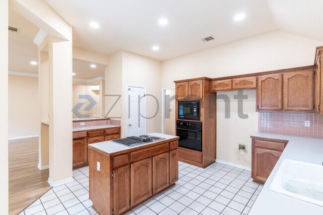 Building Photo - 1215 Timber Bend Dr