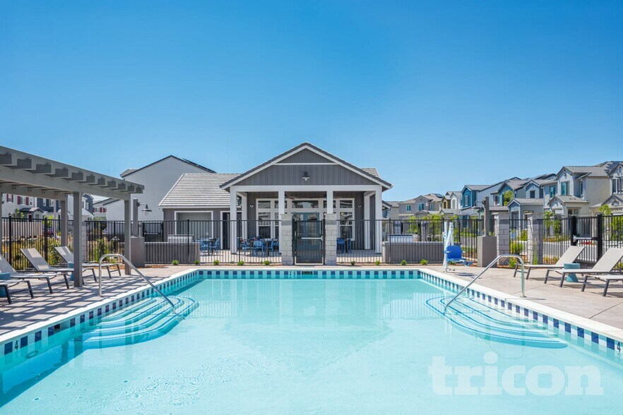 Building Photo - 1244 Victorian St