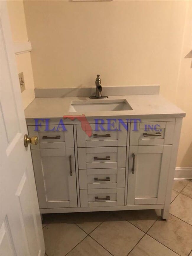 Building Photo - ** 3 BEDROOM/1 BATHROOM in Altamonte Springs**