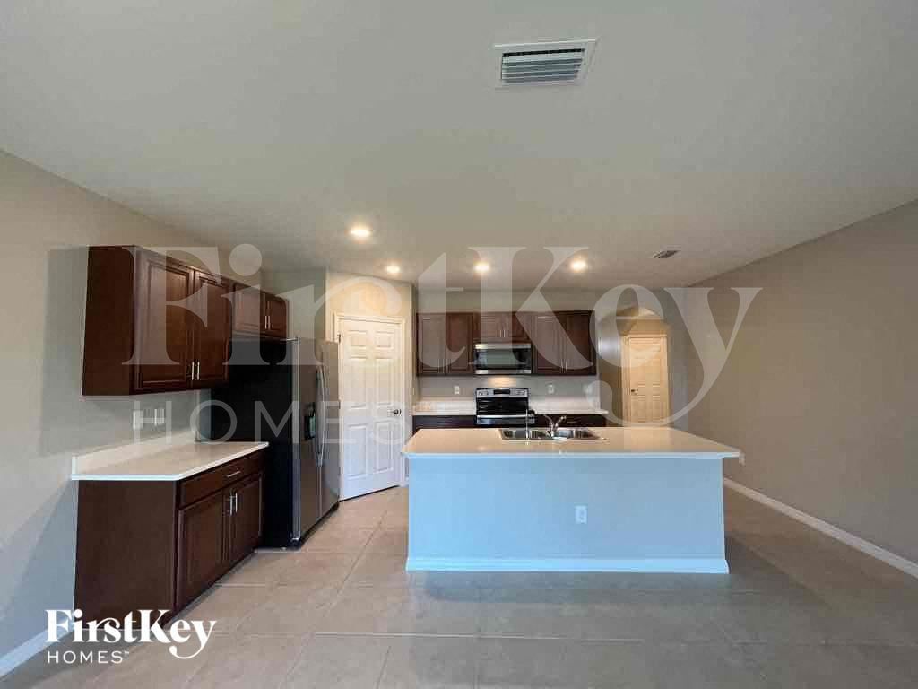 Building Photo - 2820 NW 21st Ave