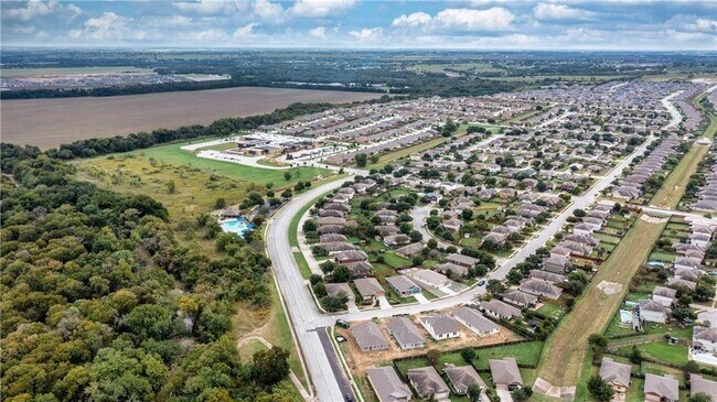 Building Photo - 107 Creston St