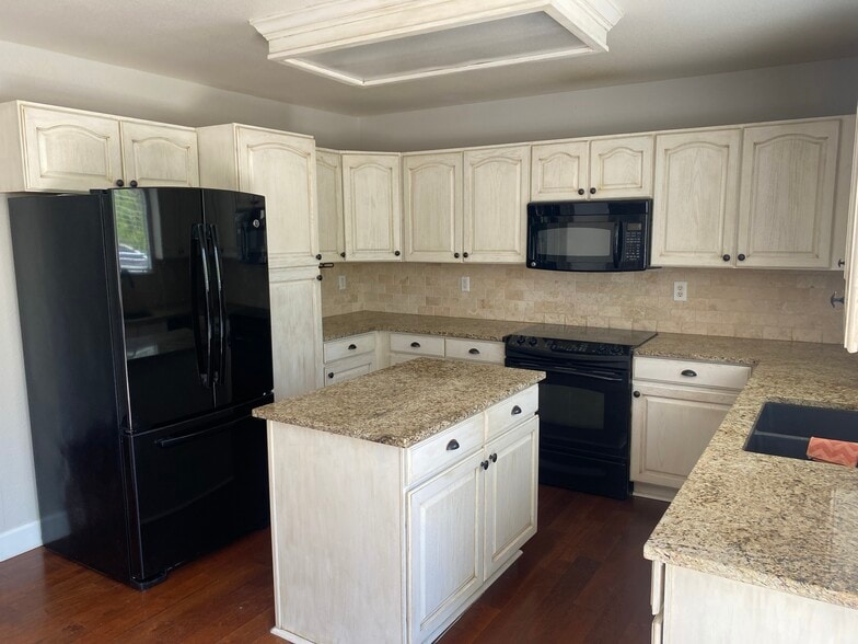 Kitchen 2 - 2526 WOODROSE PL