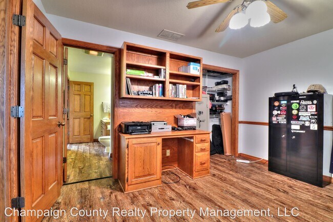 Building Photo - 3 br, 4 bath House - 5316 Trautlake Dr. S.