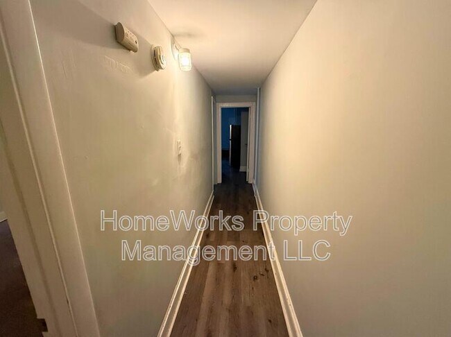 Building Photo - 2449 Barclay St