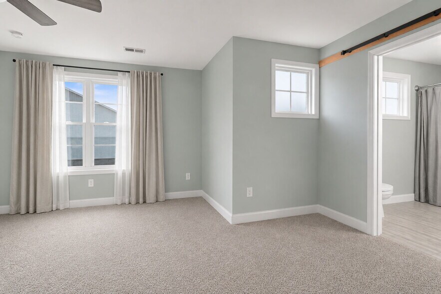 Building Photo - 1573 Helmsdale Dr