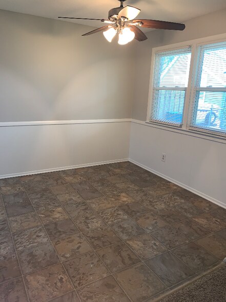 Building Photo - 210 N 4th St