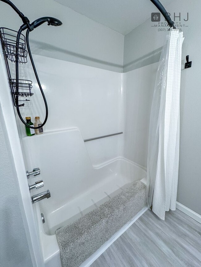 Building Photo - Dog Friendly 2 bed/ 1 bath HOUSE for Rent!