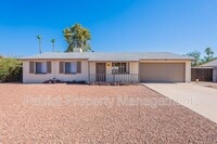 Building Photo - 1609 W Voltaire Ave