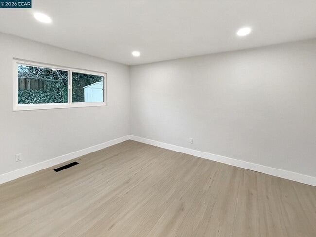 Building Photo - 1158 Jensen Cir