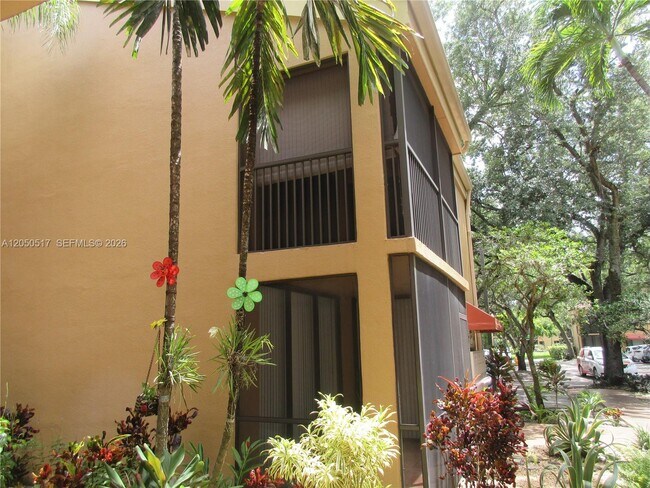 Building Photo - 15545 Miami Lakeway N