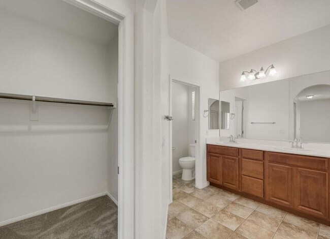 Building Photo - 614 Taliput Palm Pl