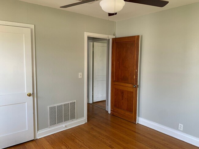 Building Photo - 2449 Midway St