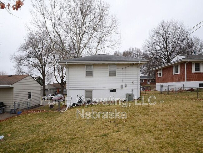 Building Photo - 3333 S 82nd St