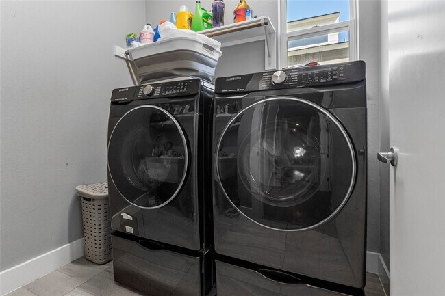 Building Photo - 2104 Dennis St