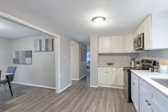 Building Photo - Beautiful 3 Bed 1 Bath Home in Edgewater!