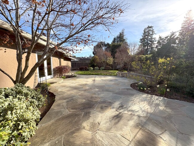 Building Photo - Charming Single-Family Home in South Los A...