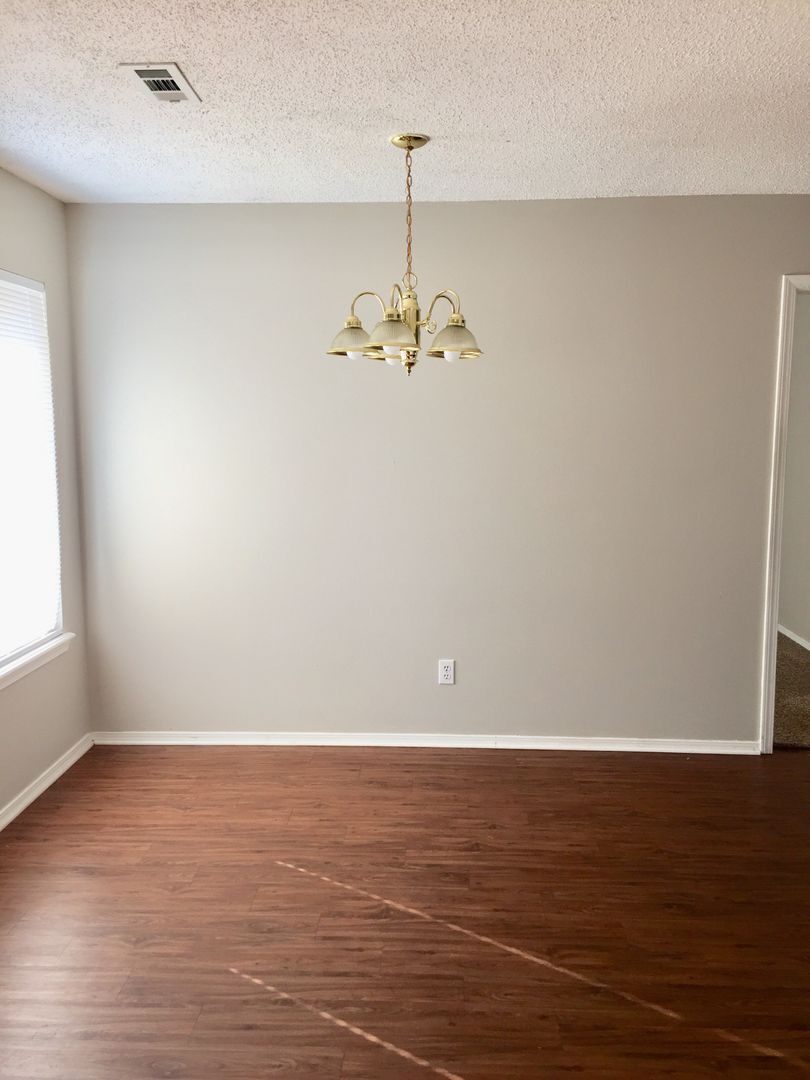 Building Photo - 1296 N Fieldstone Ave