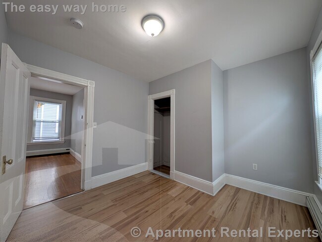 Building Photo - 322 Beacon St