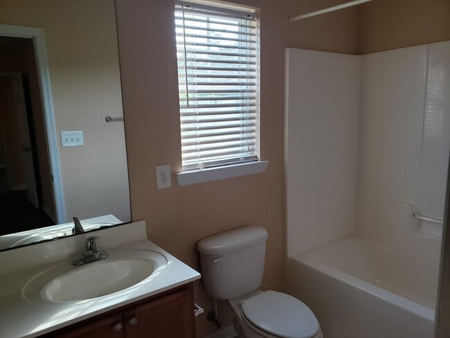 Building Photo - 3 bedroom/2 bath home Sneads Ferry