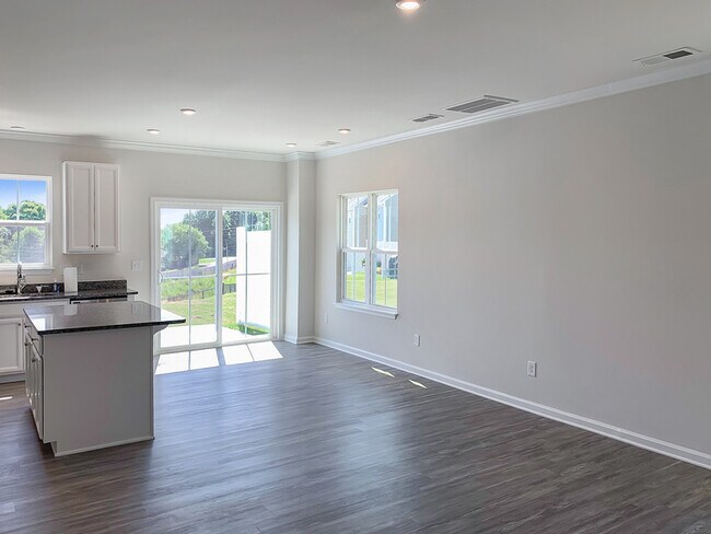 Building Photo - 830 S Buncombe Rd