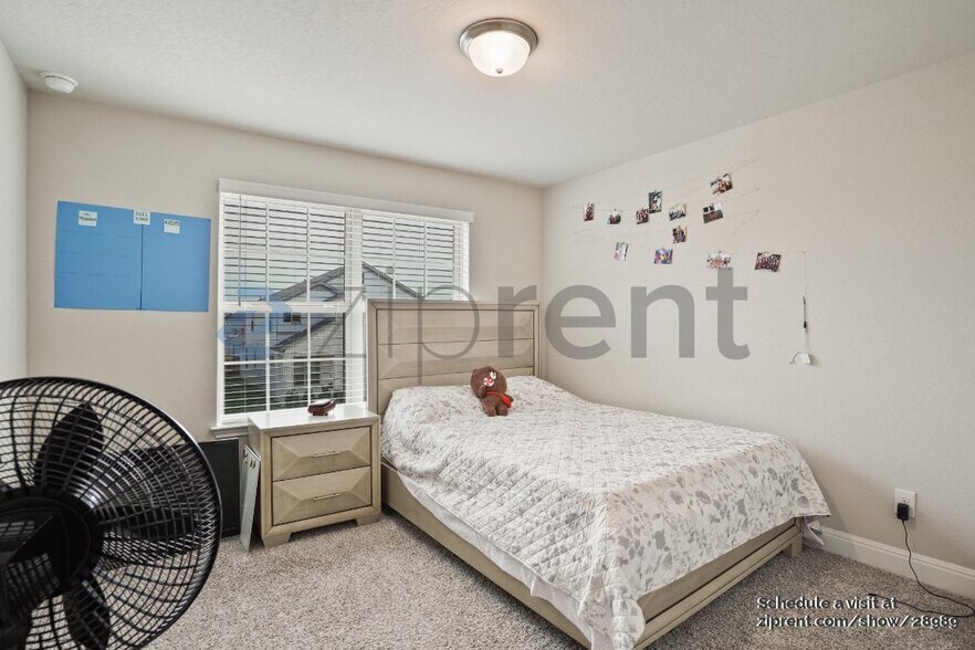 Building Photo - Unit