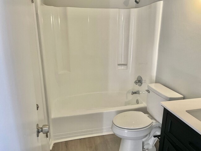 Building Photo - Sunny and Bright Virginia Beach Apartment