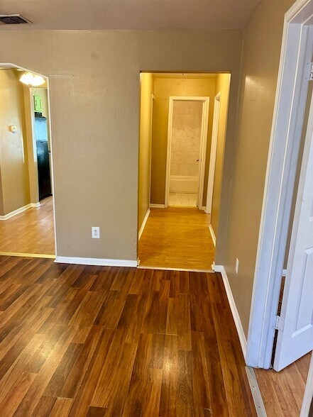 Building Photo - 800 Vanderveer