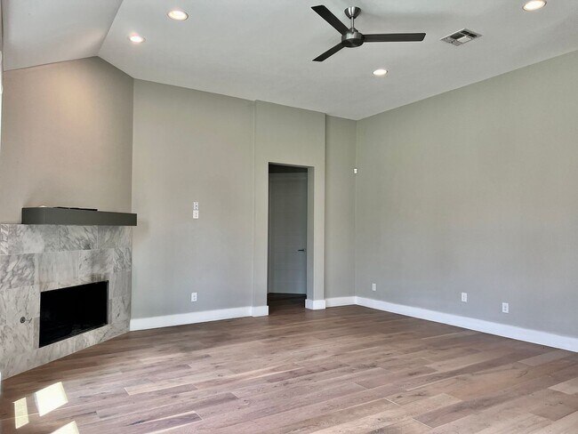 Building Photo - Hill Country Escape - 4 Bed/4 Bath Modern ...