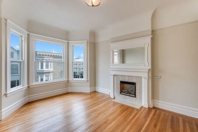Primary Photo - Top Floor Presidio Heights 1BD/1BA. On-sit...