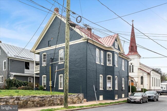 Building Photo - 402 S Loudoun St