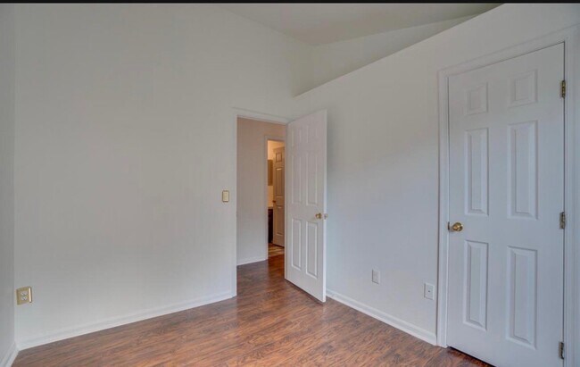 Building Photo - 16965 Monmouth Ct