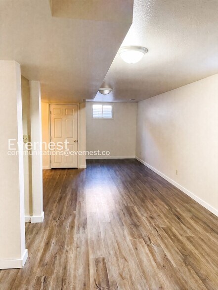 Building Photo - 928 Timber Ln