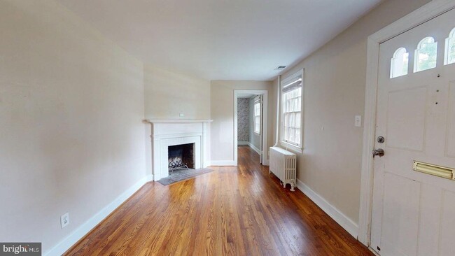 Building Photo - 15 E Custis Ave