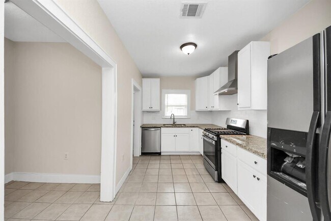 Building Photo - 2622 Rosedale St
