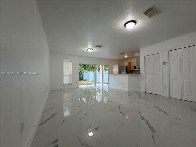 Building Photo - 689 NW 6th St
