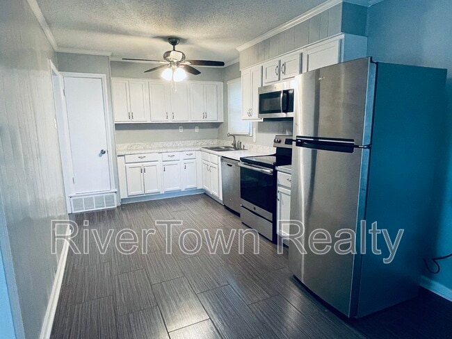 Building Photo - 6630 Embassy Cir