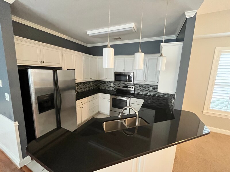 Building Photo - 921 Mitchell Ln