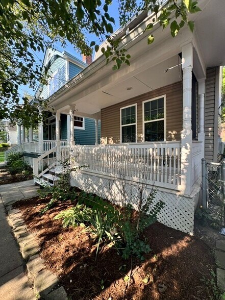 Building Photo - 2015 Greenup St
