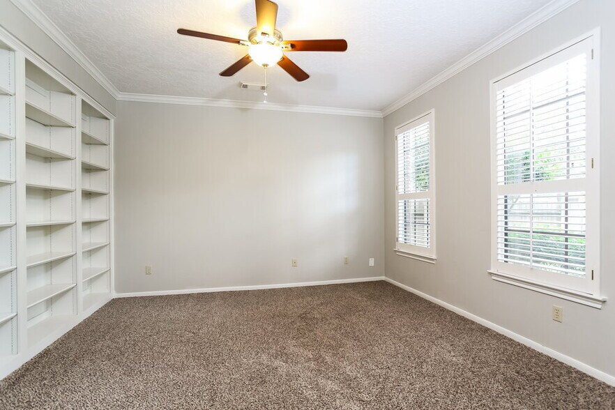 Building Photo - 5111 Natural Bridge Dr