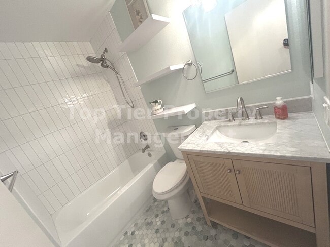 Building Photo - ***FULLY RENOVATED 2 bed / 2 bath / 1,120 sqft Home in 55+ Nob Hill Community - Available NOW***