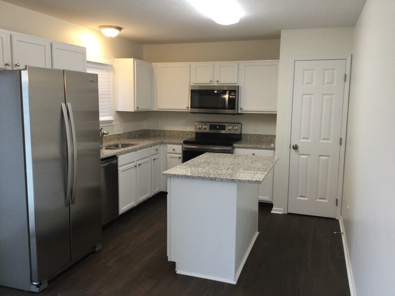 Building Photo - 7885 Butterfield Ln