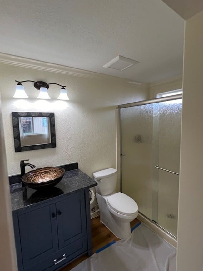 Building Photo - NEW TO MARKET, CLOSE TO SOUTH MEDFORD HIGH...
