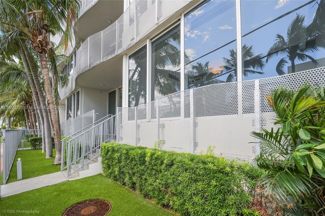 Primary Photo - 2100 Park Ave