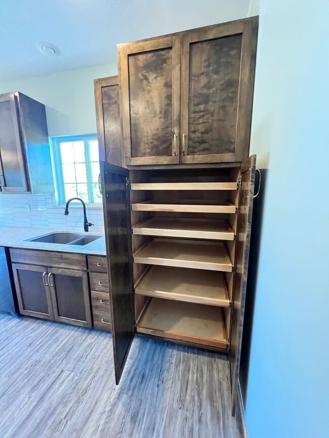 Building Photo - Available Now – Spacious 4 Bedroom / 3 Bat...